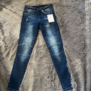 A KanCan jeans size 25 in women’s